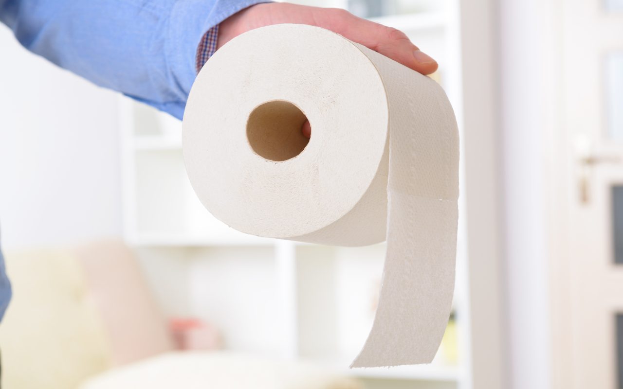 Come posizionare in modo corretto la carta igienica